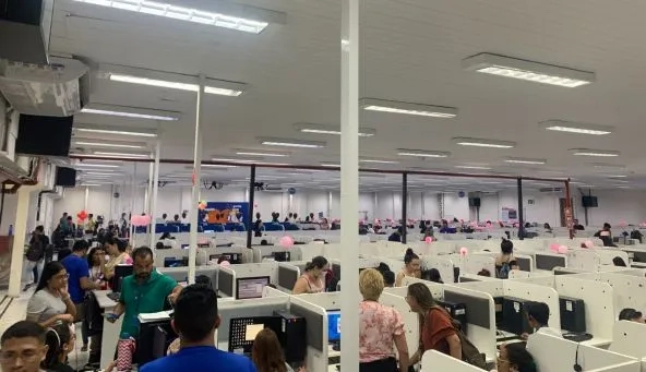 Imagens internas da estrutura da empresa conceito RC