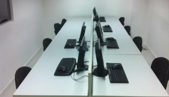 Imagens internas da estrutura da empresa conceito RC